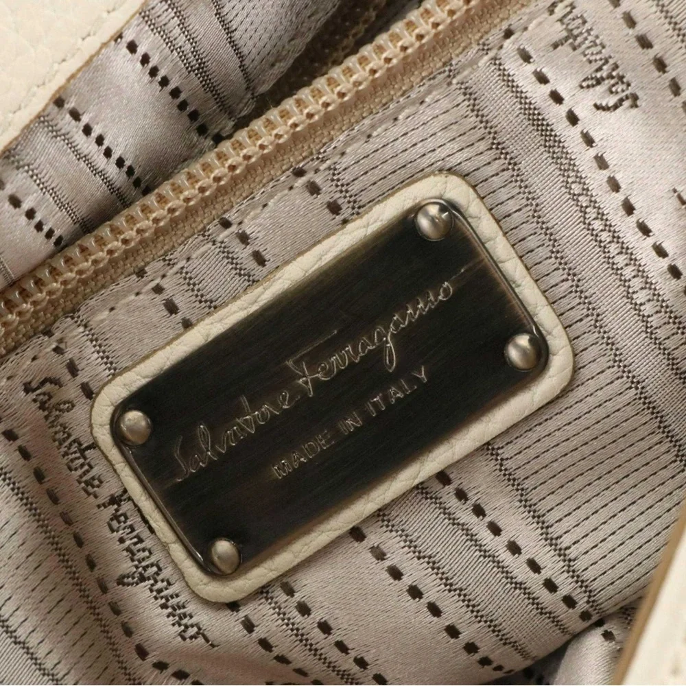 Salvatore Ferragamo Gancini White Leather Shoulder Bag - Picture 4 of 5